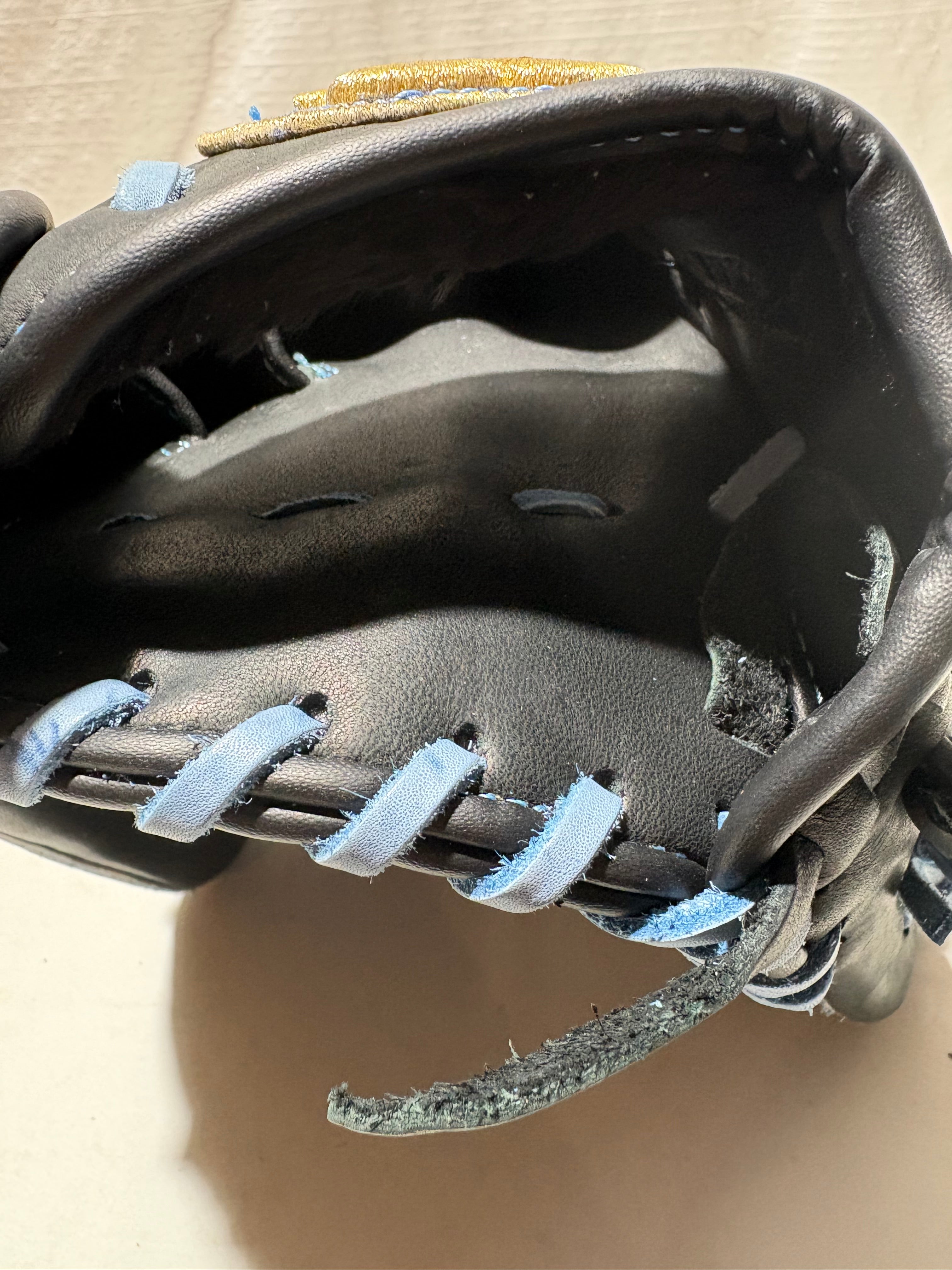 11 1/4” Wilson Bear Glove