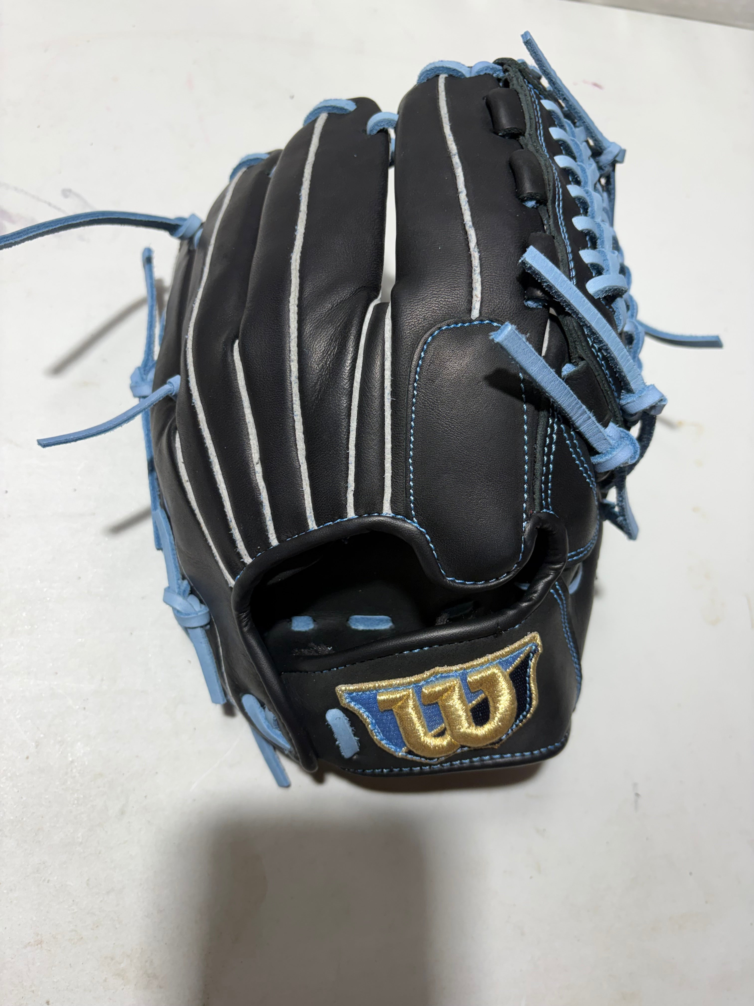 11 1/4” Wilson Bear Glove